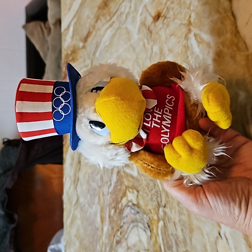 I LOVE THE OLYMPICS bird plus toy
